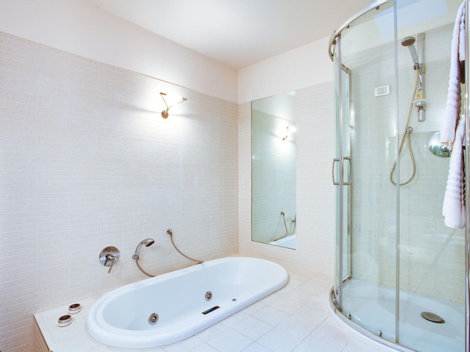 Bathroom 5, Poggio Radicati Hotel de Charme, Cuneo