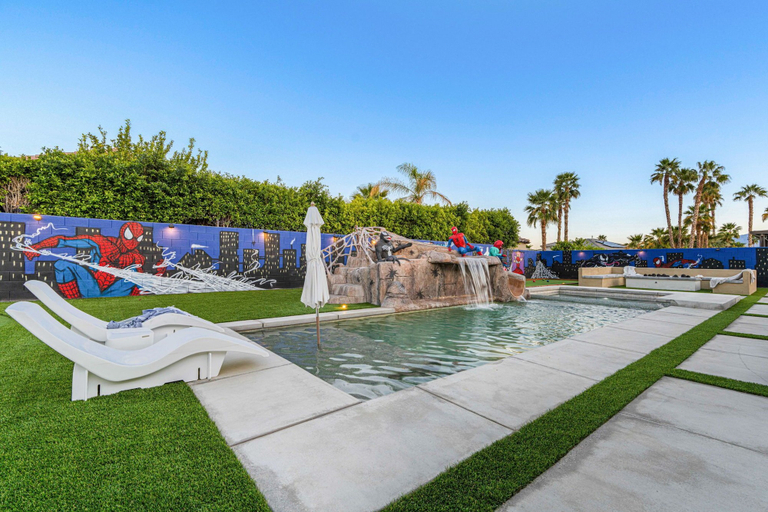 Sport & Beauty 4, Spider Man House, Riverside