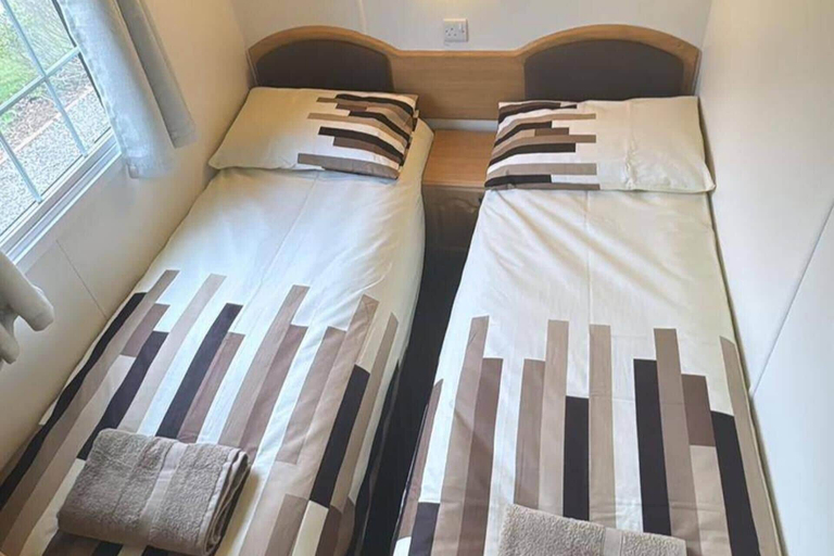 Room 2, Llanarmon-yn-ial 3-bed Caravan, Sleeps 6, Denbighshire