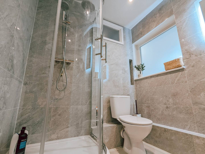 Bathroom 5, The Springwell Apartment Near Farringdon, London