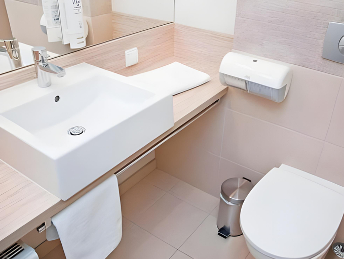Bathroom 4, Hotel Vis A Vis, Oleśnica