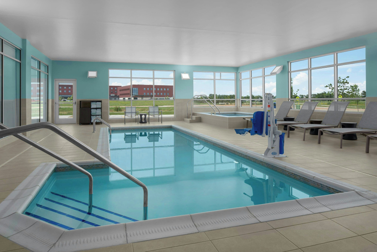 Sport & Beauty, Springhill Suites By Marriott Grand Island, Hall