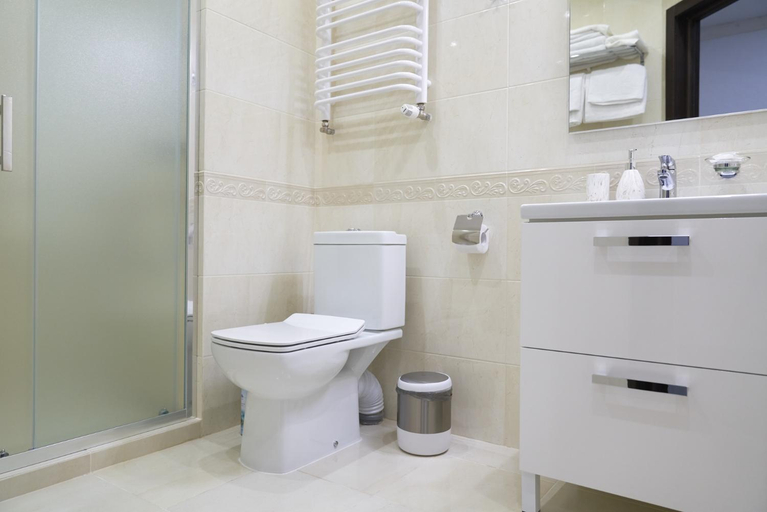 Bathroom 4, Villa Gor Apartments, Nadvirnians'kyi