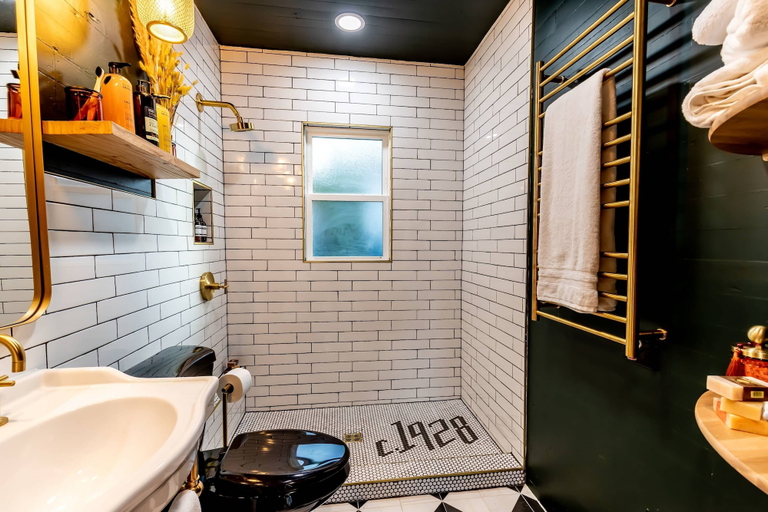 Bathroom, Best Location in Downtown NB Golf Cart Included!, Comal