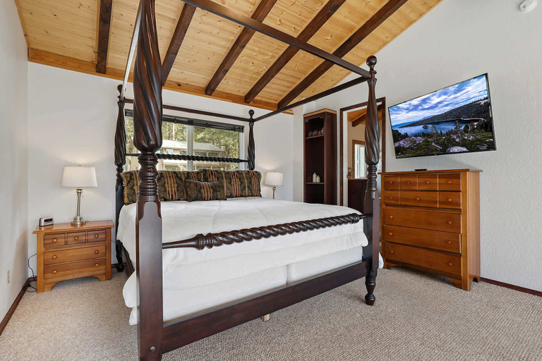 Bedroom 3, Hall Court Manor - Hot Tub, Pet Friendly, Pool Table!, Douglas
