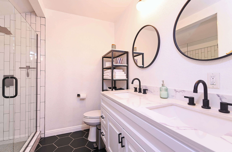 Bathroom, Immaculate 3bdr Private Bungalow, Walk to Beach!, Los Angeles