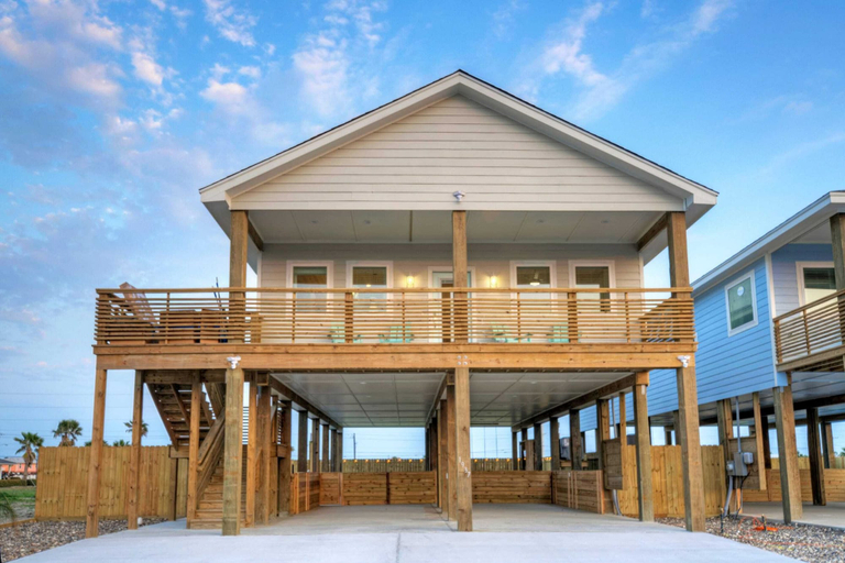 Exterior & Views 2, Flirty Flamingo by Avantstay Private Pool, Firepit, Balcony, Nueces