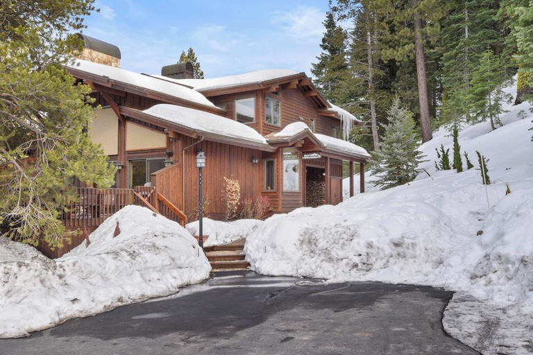 Exterior & Views 2, Wulf's Lodge at Olympic Valley Unwind in Hot Tub!, Placer
