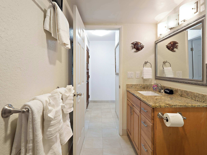 Bathroom 4, Kona Reef F2 Charming Oceanfront Condo for 4!, Hawaii