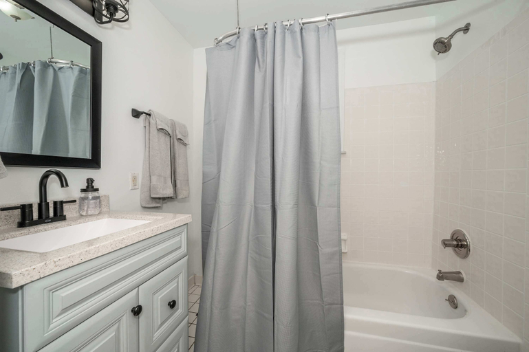 Bathroom 4, Devou Park Cottage 1, Kenton