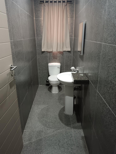 Bathroom 5, Calvinia Hotel, Namakwa