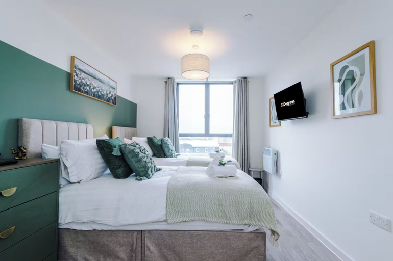 Bedroom, 501 Bevington Bush, Sefton