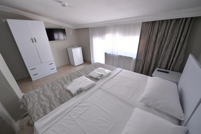 Others 5, Nilhan Otel, Burhaniye