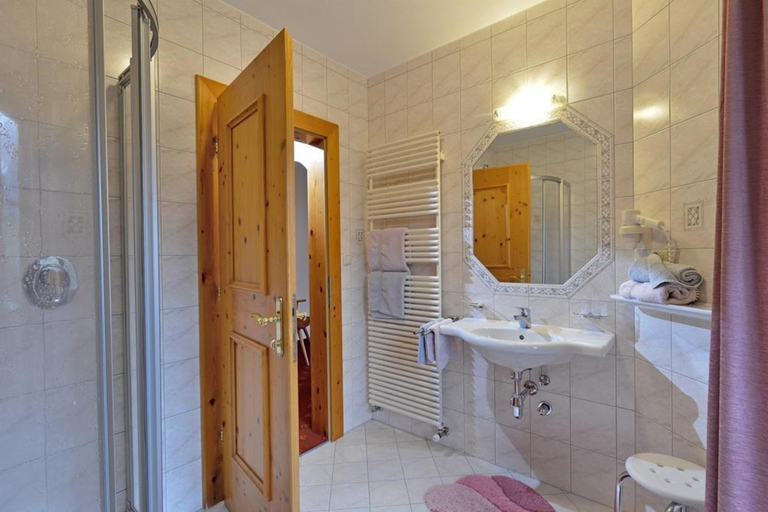 Bathroom, Gastehaus Brantlhof Zimmer und Ferienwohnungen in Going am Wilden Kaiser, Kitzbühel