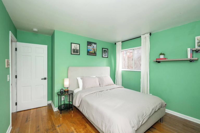 Bedroom 2, Top Notch City Escape w King Bed, Cincinnati