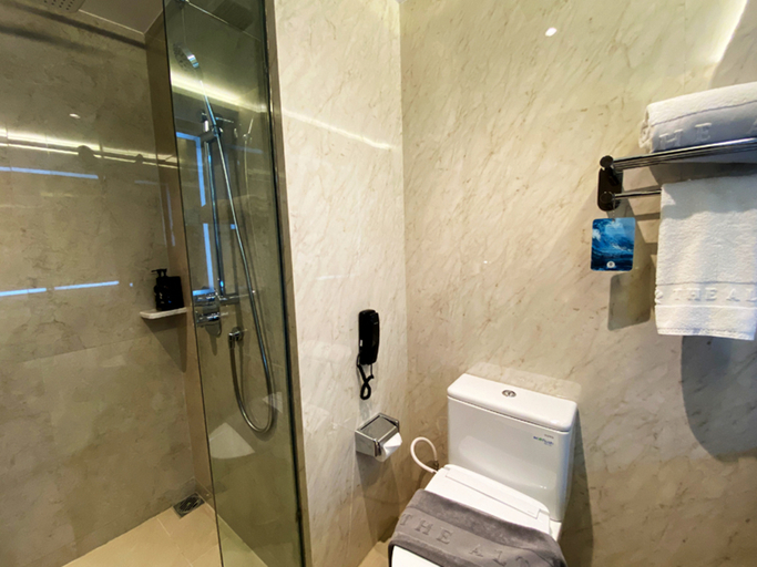 Bathroom 10