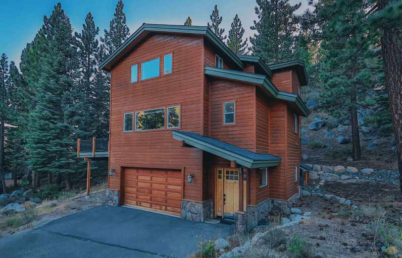 Exterior & Views, The Elevator House Sleeps 10!, Douglas