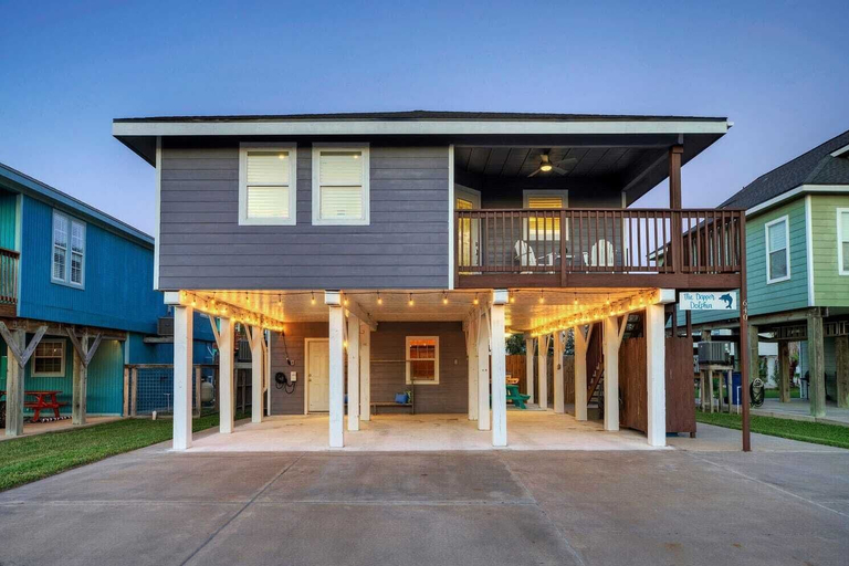 Exterior & Views 1, Dapper Dolphin by Avantstay Pool, Game Room, Nueces