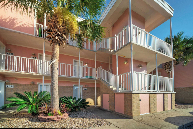 Exterior & Views 2, Beachfront Condo, Prvt Balcony w/ View, Pool Access Beach Happy by Avantstay, Nueces