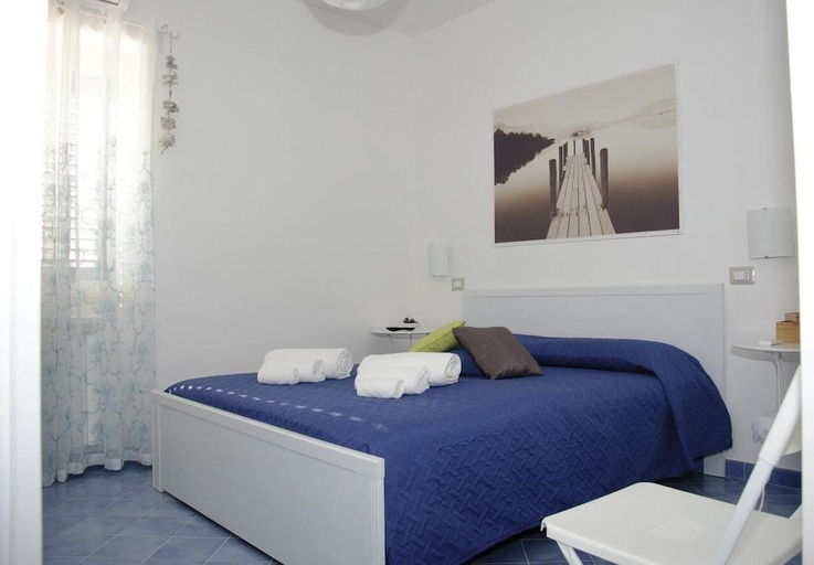 Bedroom 1, B&B Aurora, Salerno