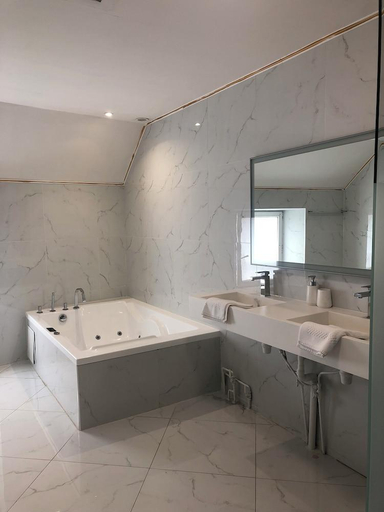 Bathroom 4, Domaine Malar, Essonne