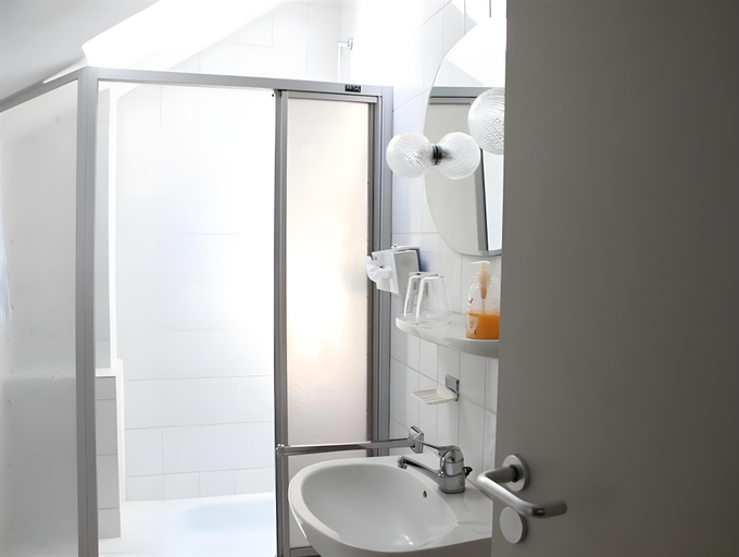 Bathroom 3, Hotel Mainzer Hof, Darmstadt-Dieburg