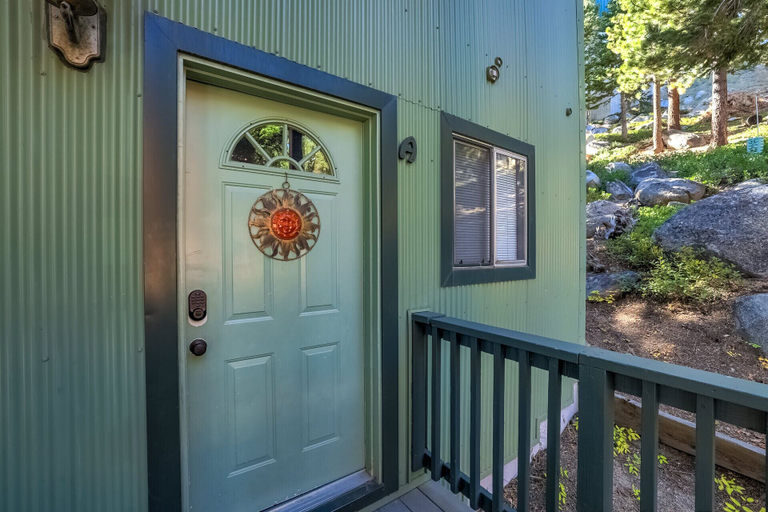 Exterior & Views 2, Ski In, Ski Out! 3 BDR Steps From Stagecoach Lift, Douglas