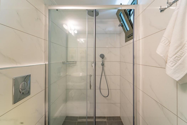 Bathroom 4, Achilles Hill Hotel, Peloponnese