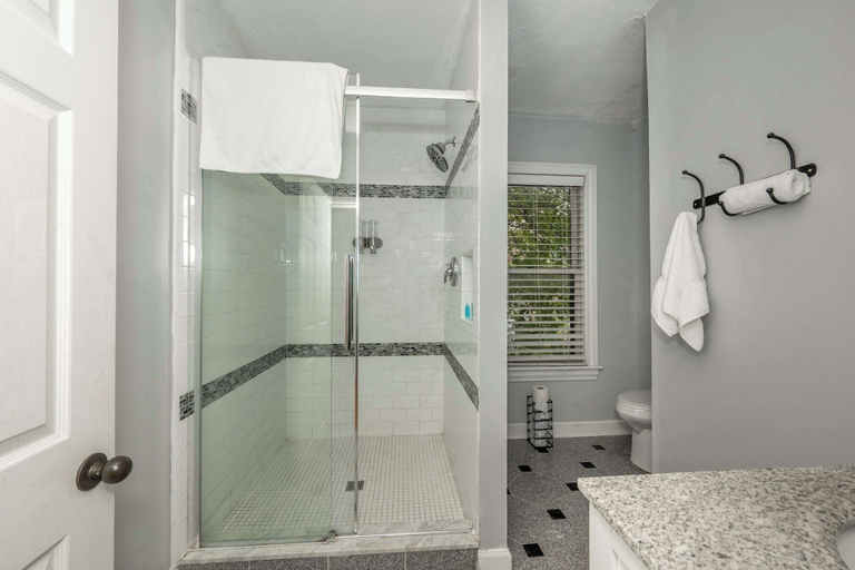 Bathroom 4, La Dolce Vita Retreat w Hot Tub, Franklin