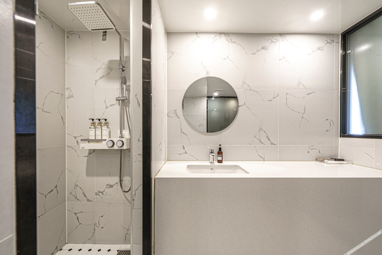 Bathroom 4, Brown Dot Hotel Hadan, Sasang