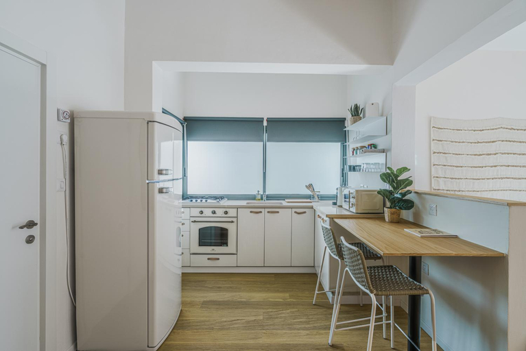 Kitchen, Nabi Yona Apartments