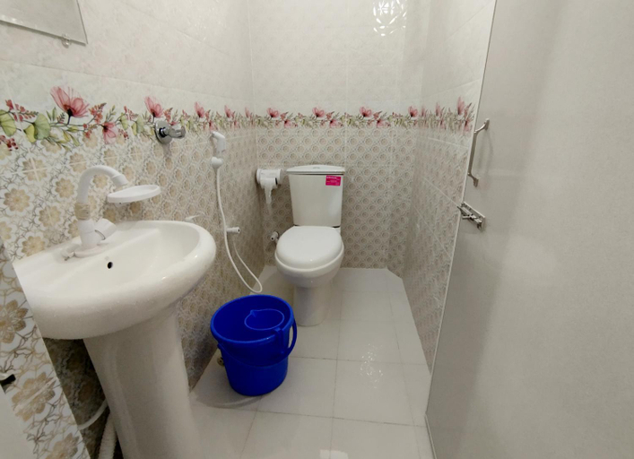 Bathroom, Hotel Indropuri International, Dhaka