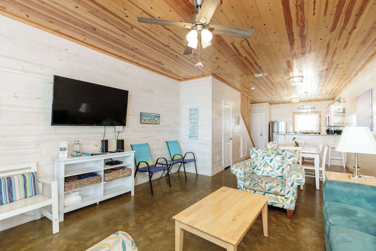 Others 5, Resort Pool & Pet Friendly Sleeps 9, Nueces