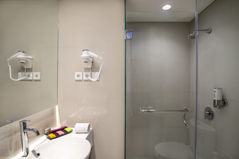 Bathroom 4, Ibis Styles Cikarang, Cikarang