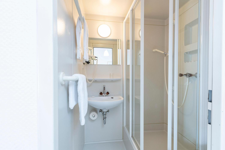 Bathroom 4, Hotel Krone Straßdorf, Ostalbkreis