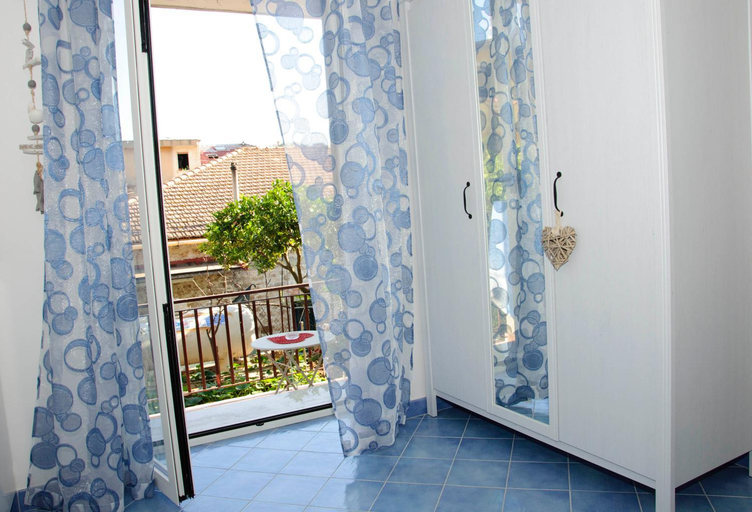 Others 5, Aurora B&B, Salerno