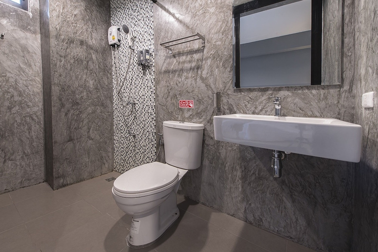 Bathroom 3, Sleep Station, Muang Surat Thani