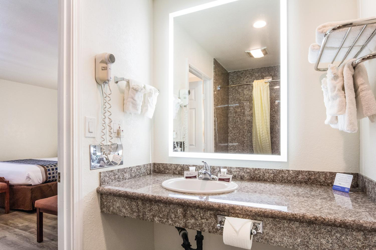 Bathroom 2, Carmel Hill Lodge, Monterey
