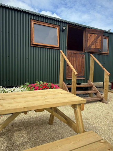 Terrace/patio, 1 Bed Hut - Sleeps 2 - Parking - Smoking, Bath and North East Somerset