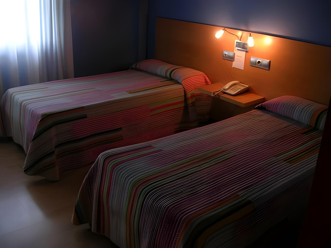 Bedroom 2, HOTEL TXINTXUA, Guipúzcoa