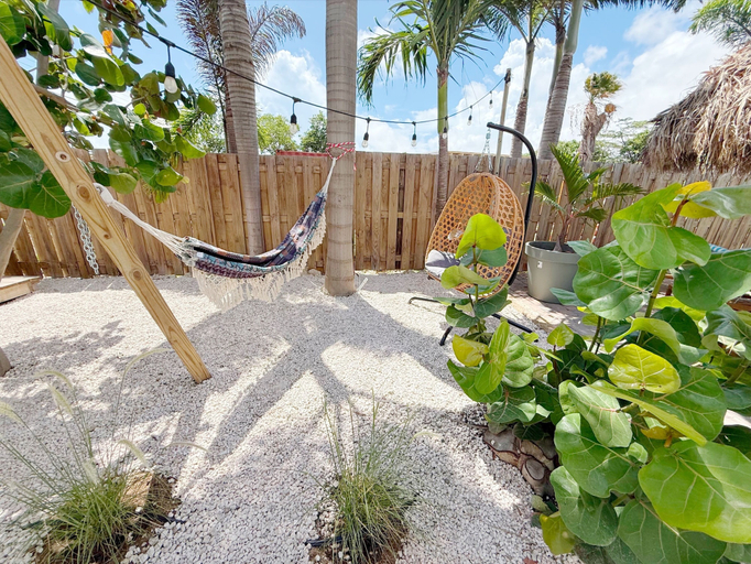 Exterior & Views 2, Aruba Palms Escape Suites