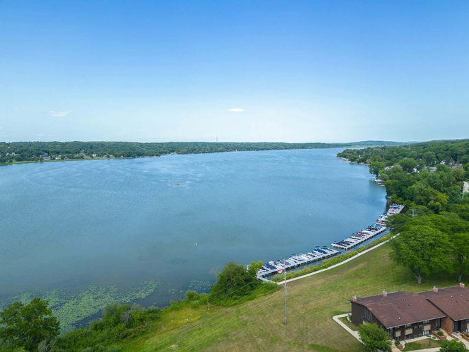Others 5, Cozy Condo at Interlaken! Stay & Play on Lake Como, Walworth