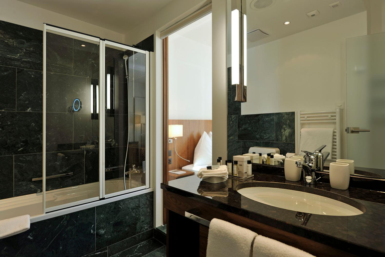 Bathroom 4, Waldhotel & SPA Davos - for body & soul, Prättigau/Davos