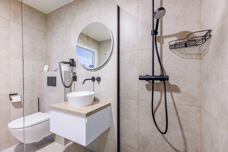 Bathroom 4, The Black Swan Hotel, West-Vlaanderen