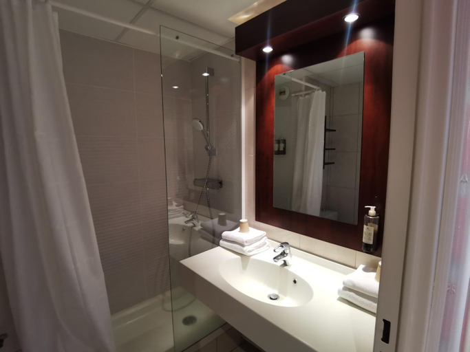 Bathroom 2, Hotel Le Mercator, Loir-et-Cher