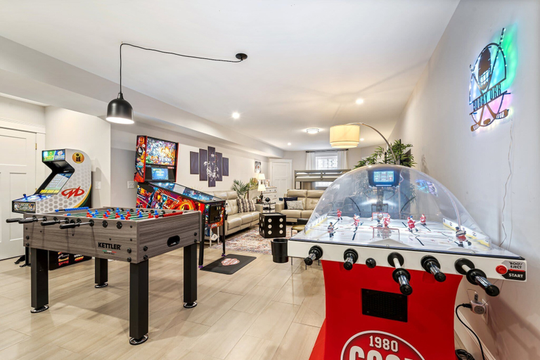 Food & Drinks 5, Golf-front Personal Arcade Hot tub Outdoor Kitchen, York