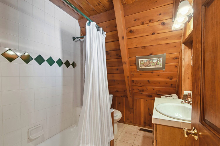 Bathroom 4, Beautiful Mountain Getaway, Placer
