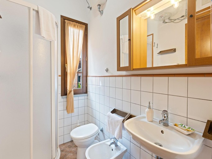 Bathroom 3, Cozy Tuscan Getaway, Florence