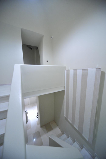 Others 5, Gatto Bianco House, Bari
