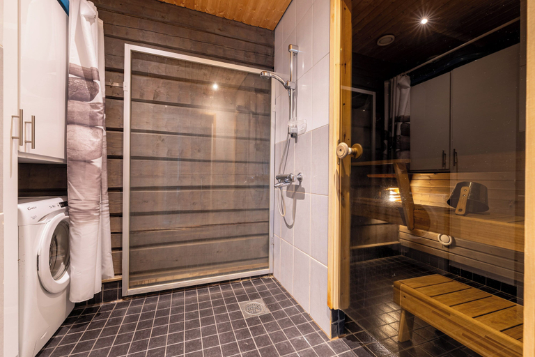 Bathroom, Comfy Cabin in Tahko  with Hot Tub. Private Sauna, North Savonia